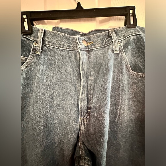 NWT WRANGLER® FIVE STAR PREMIUM DENIM RELAXED FIT JEAN IN VINTAGE 38 X 32 - Picture 4 of 8